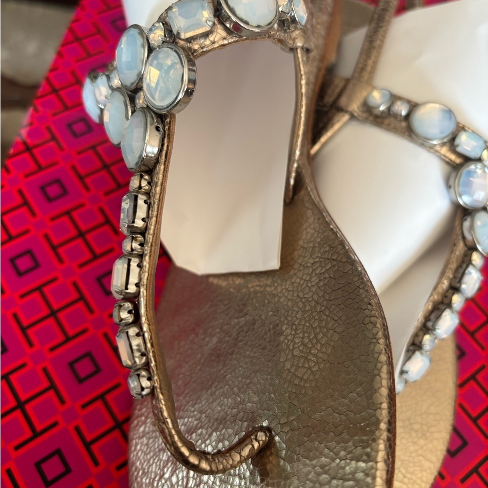 Tory Burch Elegant Gold leather Sandals with Gem Accents - Picture 4 of 8